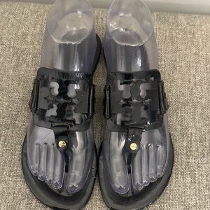 Tory Burch Women’s Black Patent Leather Thong sandal Size 6